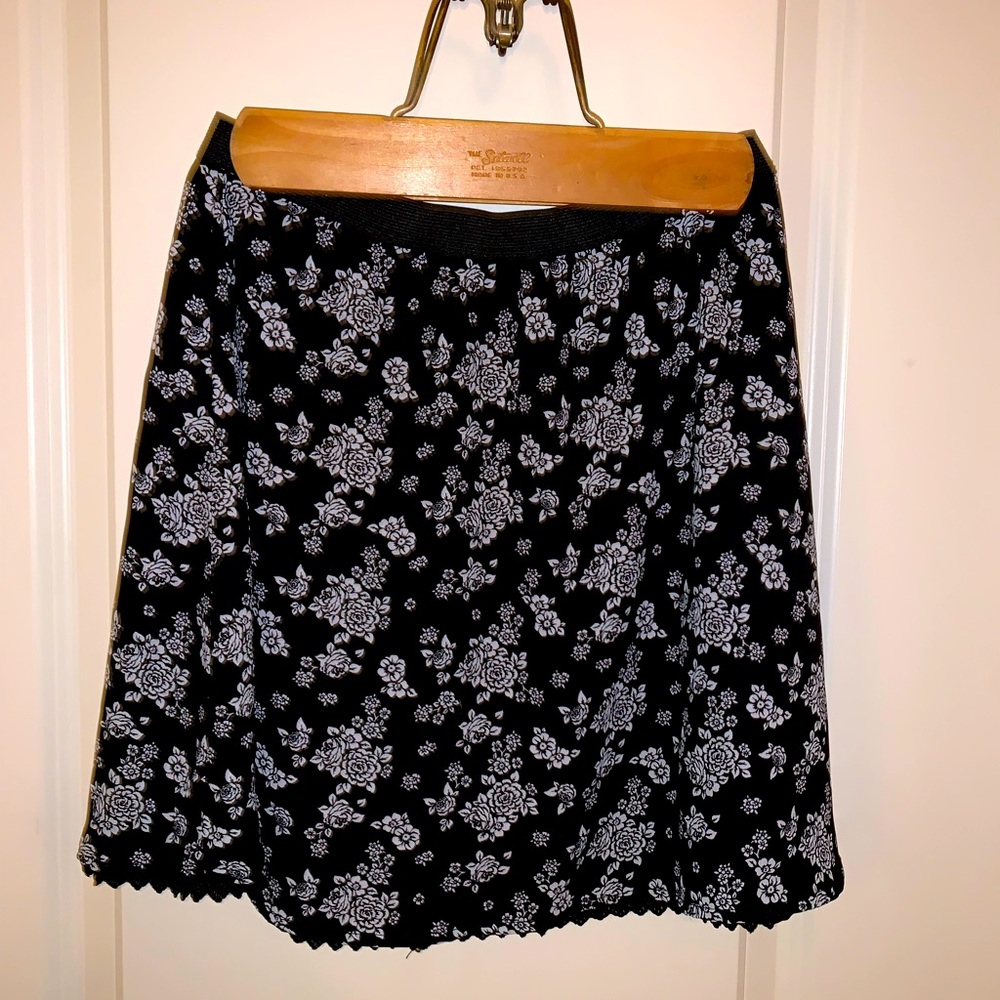 Mi Ami size S short skirt with lining